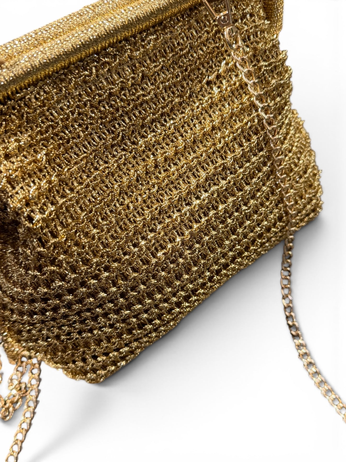 Clutch dorado crochet